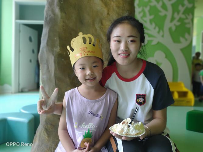七巧板实验幼儿园祝果一班袁可馨小朋友六岁生日快乐